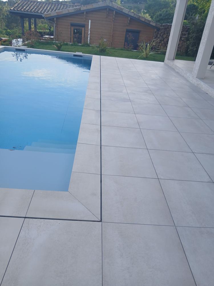 Terrasse avec margelles de piscine 2