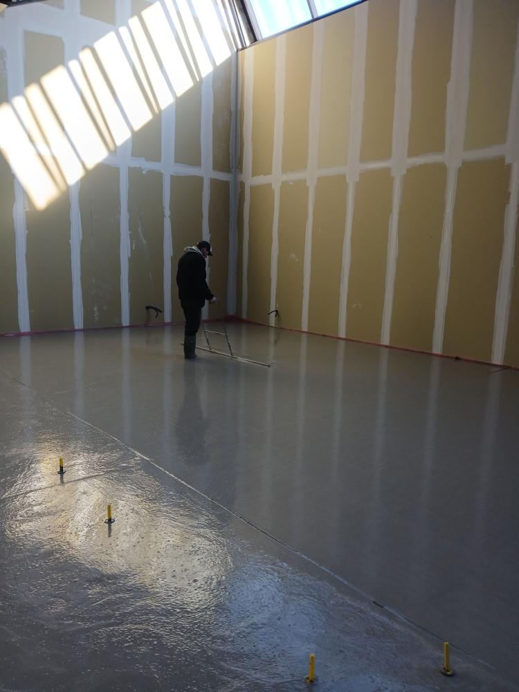 Coulage chape fluide ciment pour plancher chauffant 1